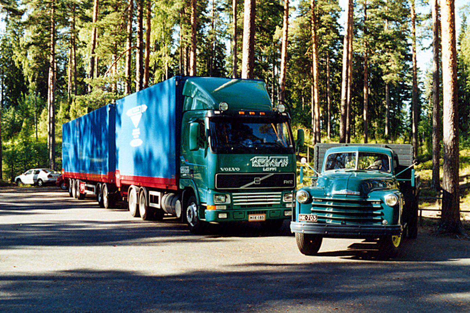 Tarkkalan Chevrolet Load Master ja Volvo FH12